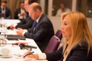 Изборната упорност на КИНАЛ, наспроти колапсот на ПАСОК за време на кризата на годините на штедење, е поради длабоките корени на стариот ПАСОК во грчкото општество, посебно кај постарите луѓе. /слика Партија на европските социјалисти