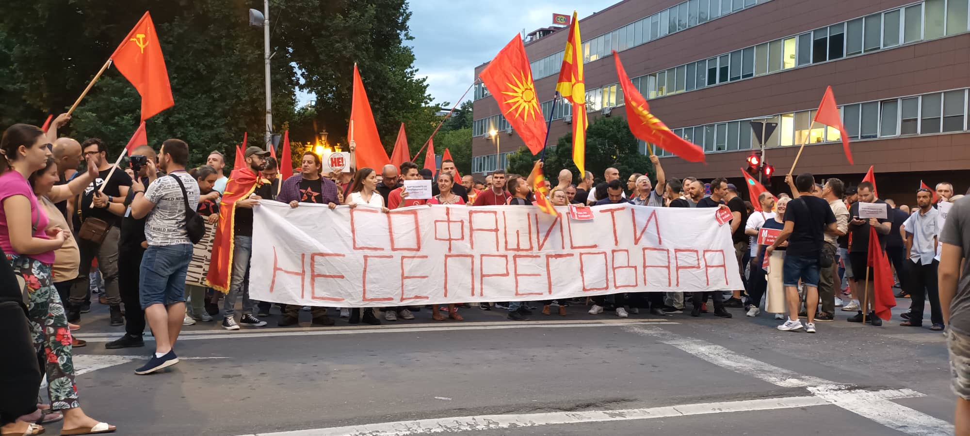 ИНТЕРНАЦИОНАЛИСТИЧКО И КОМУНИСТИЧКО „НЕ“ НА ФРАНЦУСКИОТ ПРЕДЛОГ!