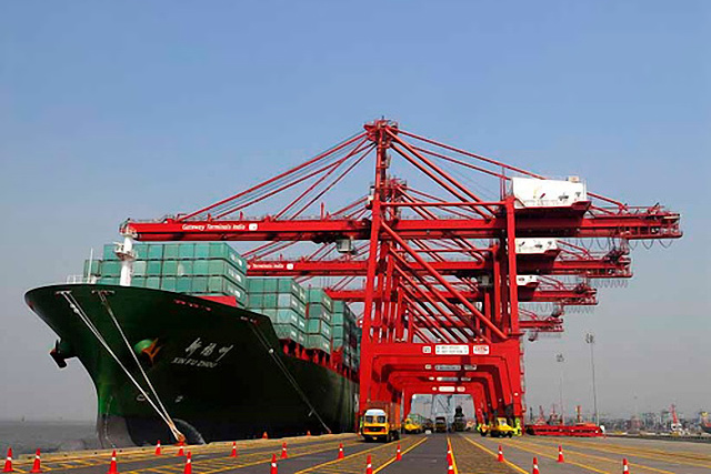 Поминаа деновите кога Кина произведуваше само нискоквалитетна облека, играчки и секојдневни додатоци. Слика:Џаксер, Викимедиа Комон